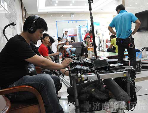 �ڼ�����ҽԺȡ������ĵ�Ӱ���°볡����ӳ